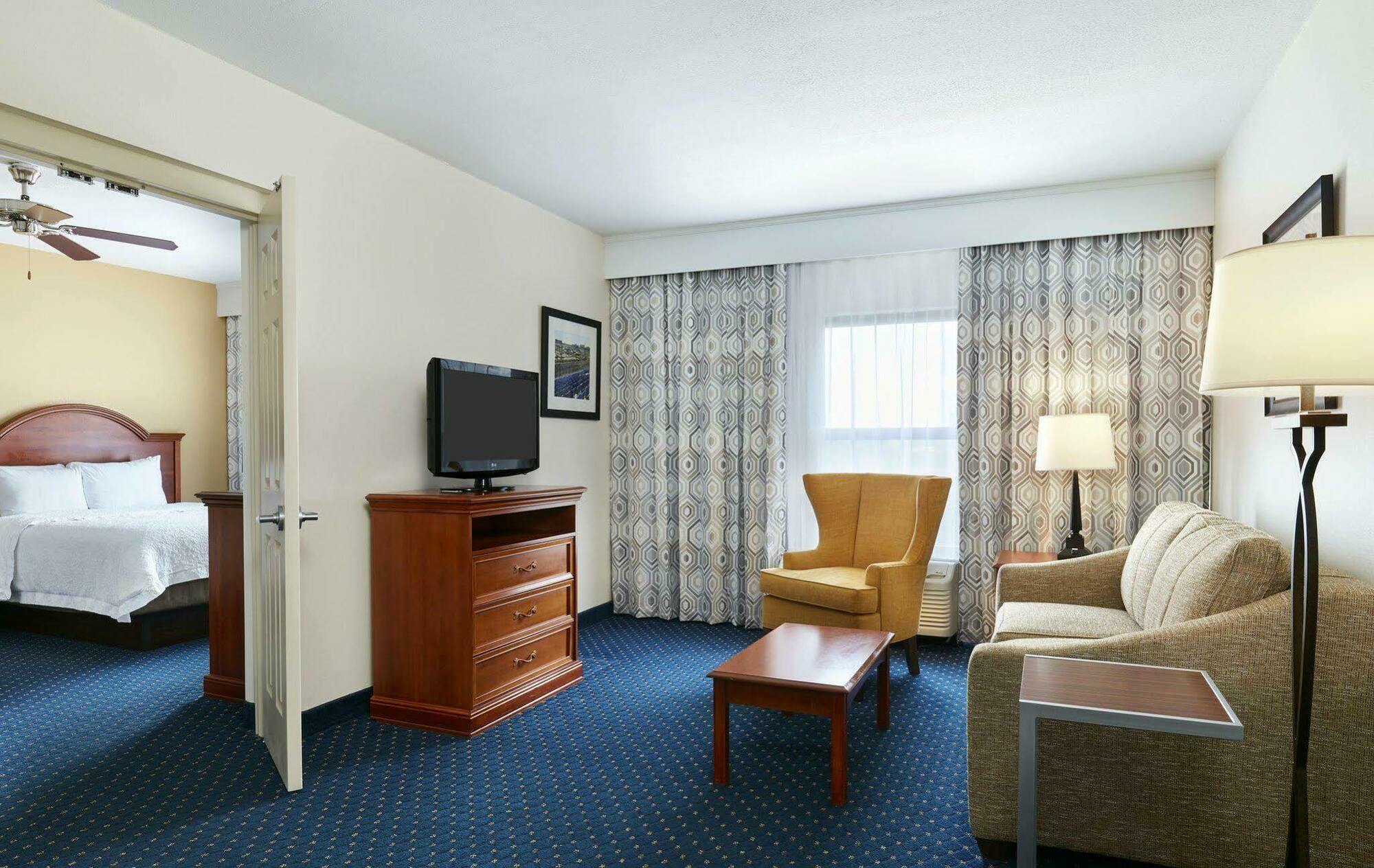 Hampton Inn & Suites Concord-Charlotte Екстер'єр фото